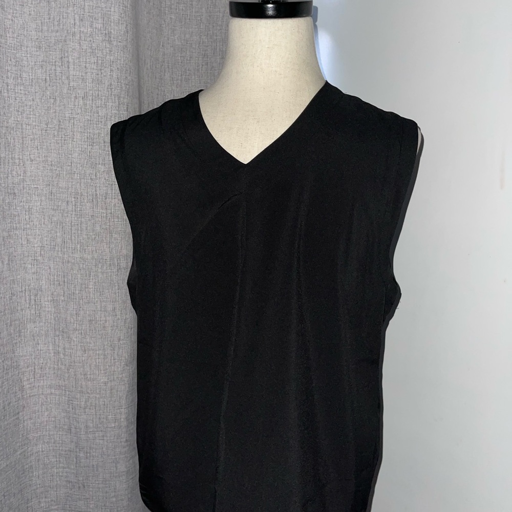 Black Sleeveless V-Neck Top